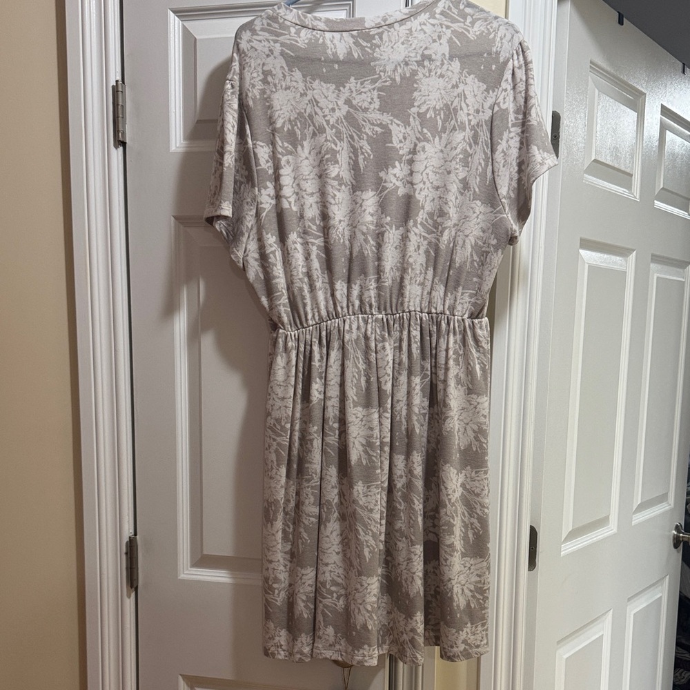 Gilli Textured Cream Top - Picture 3 of 3